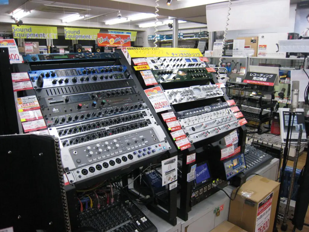 a bunch of electronics - File:Signal processors @ MUSICVOX.jpg