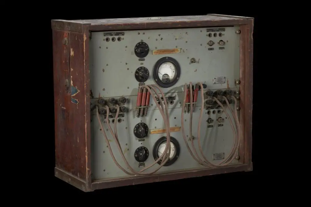 BBC PER/4 Twin Portable Equalising Repeater Amplifier (audio equipment) - Image of Audio equipment,