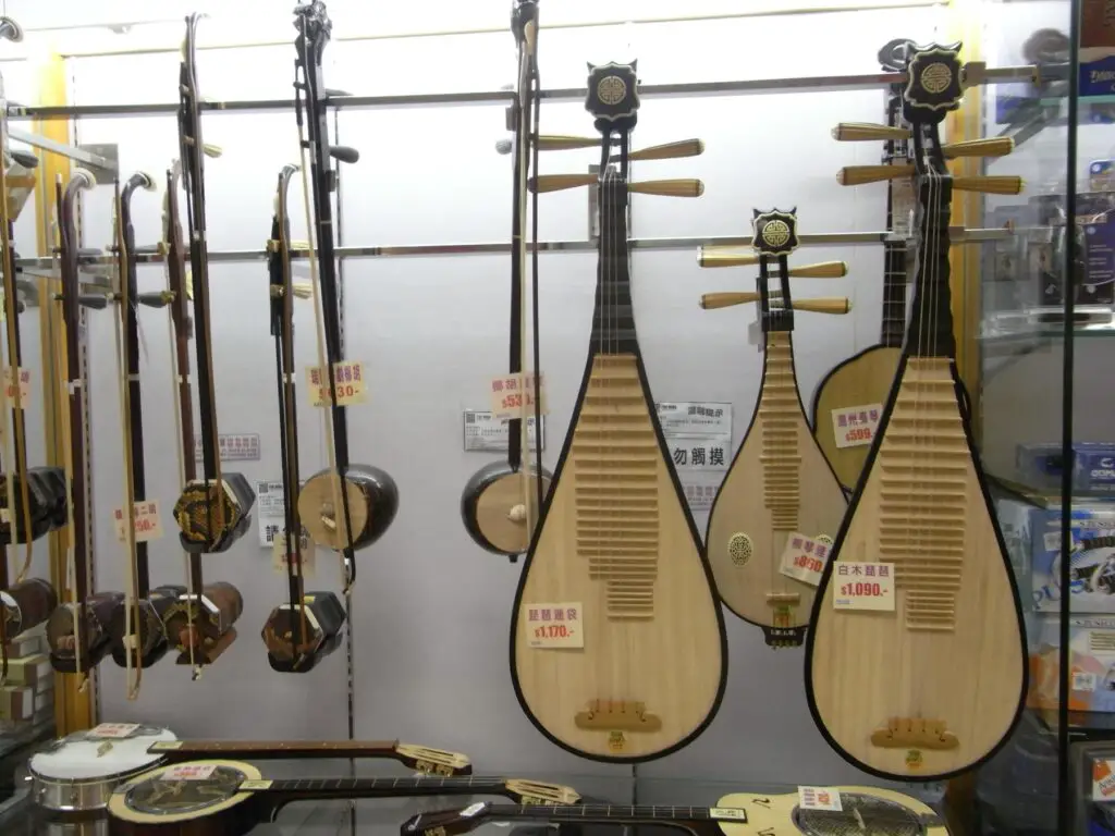 File:HK Jordan Yue Hwa Chinese Products Emporium Music String instruments.jpg - Image