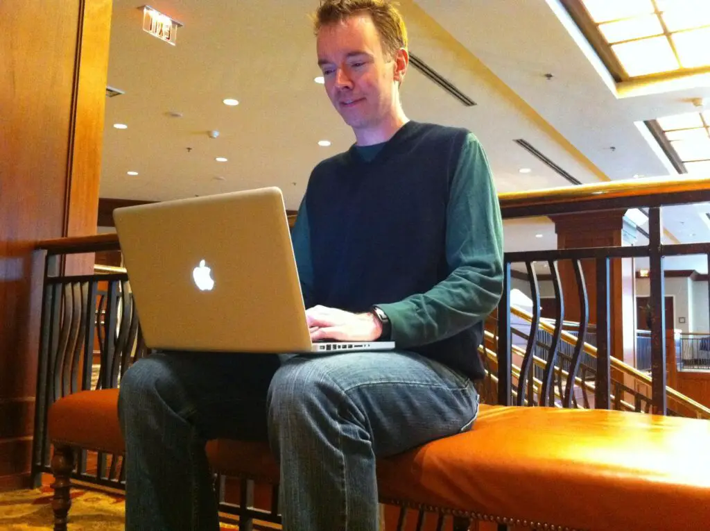 File:MacBooks Behind the Corporate Firewall (2).jpg - Image of Music Production, MacBook Pro Tools