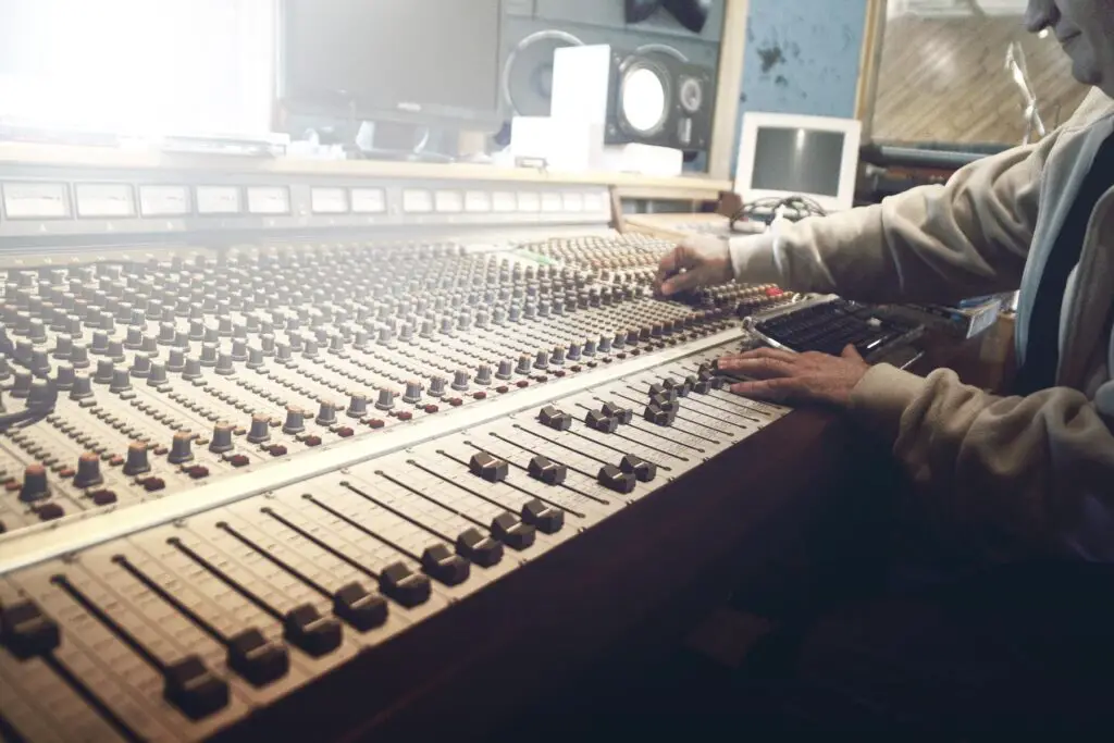 File:Man-person-technology-music (24030407060).jpg - a man is working on a mixing desk