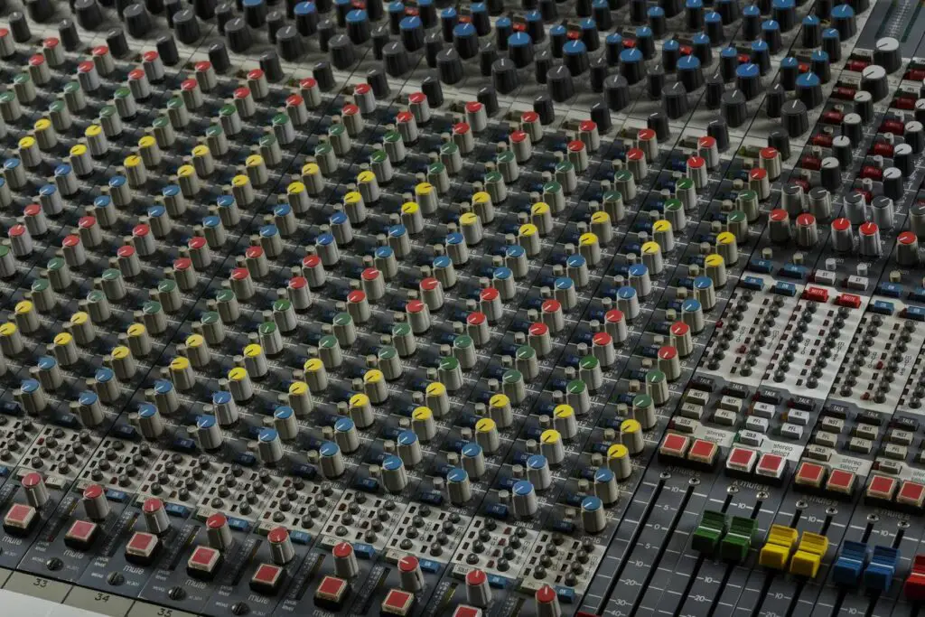 Midas XL3 Live Performance Mixing Console (analogue audio mixing console) - Image of Music Productio