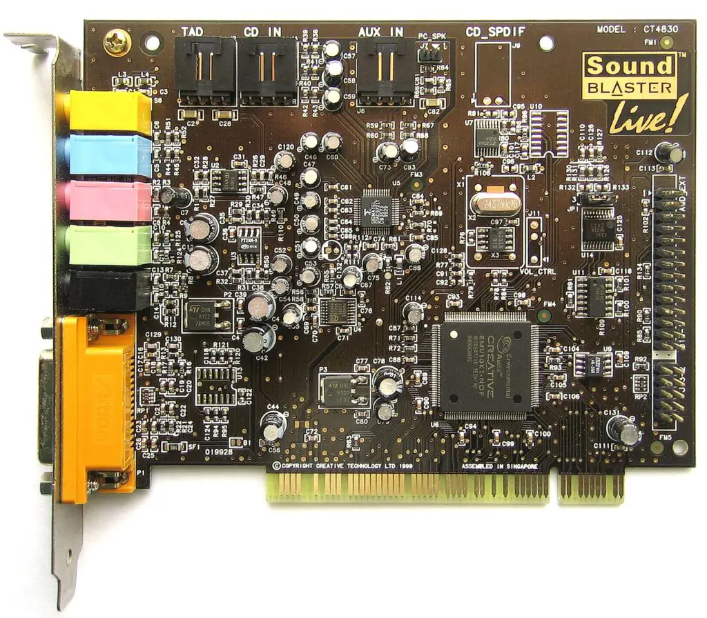 File:Soundblasterlive1024 1chip.png - the card is attached to the mother board