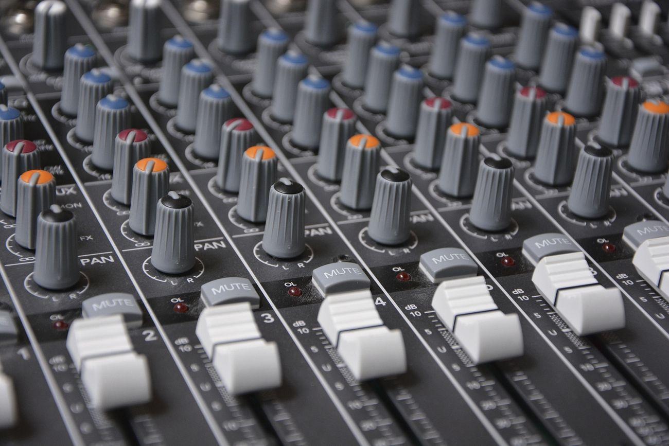 A Comprehensive Guide to Music Production and Engineering Programs in California